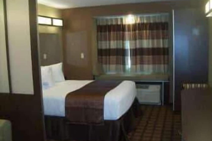 Room 9 of 25