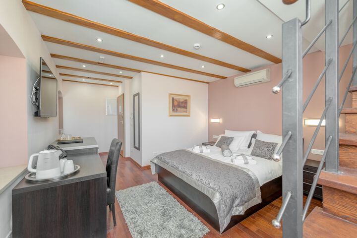 Room 5 of 43