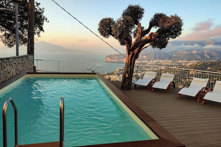 Hotel with Pool