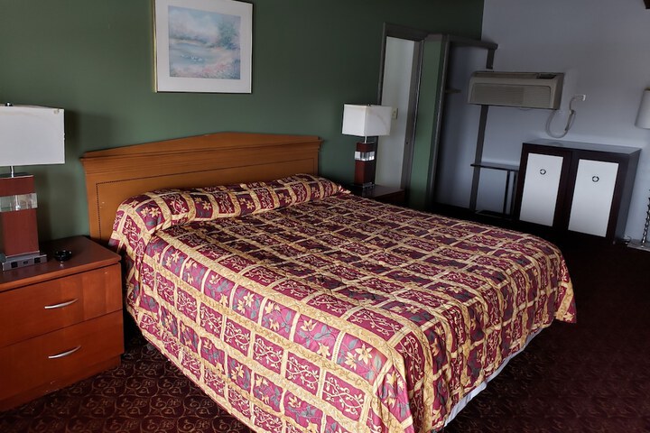 Room 5 of 13