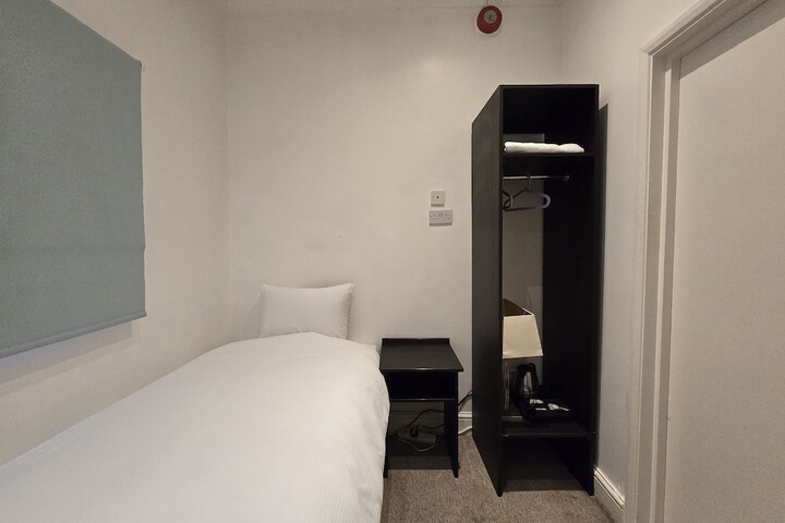 Room 21 of 37