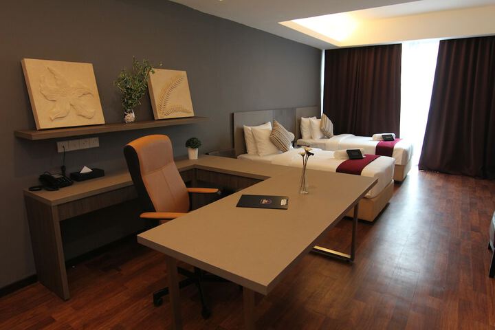Room 9 of 68