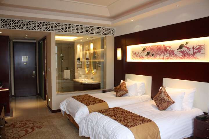 Room 4 of 40