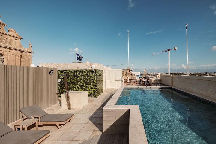Pool 27 of 48