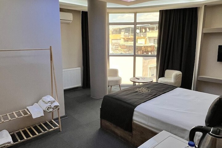 Room 4 of 14