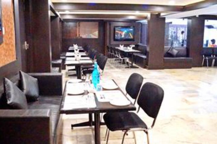 Dining 16 of 16