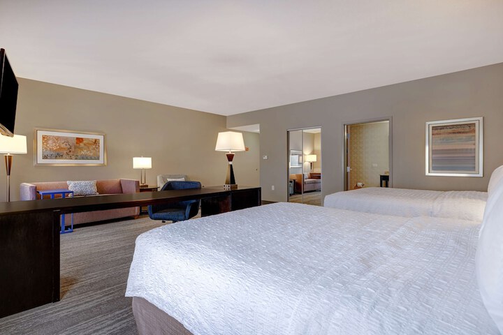 2 Queen Beds Accessible (7 of 11)