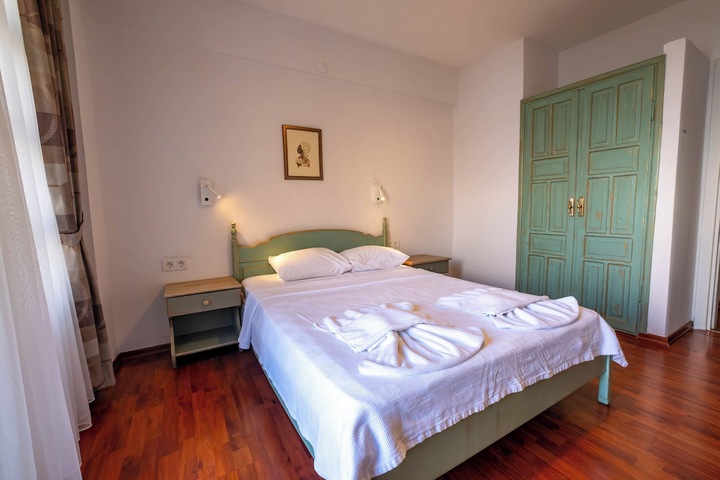 Room 16 of 228