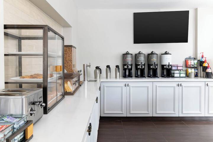 Breakfast/Coffee Service 56 of 66