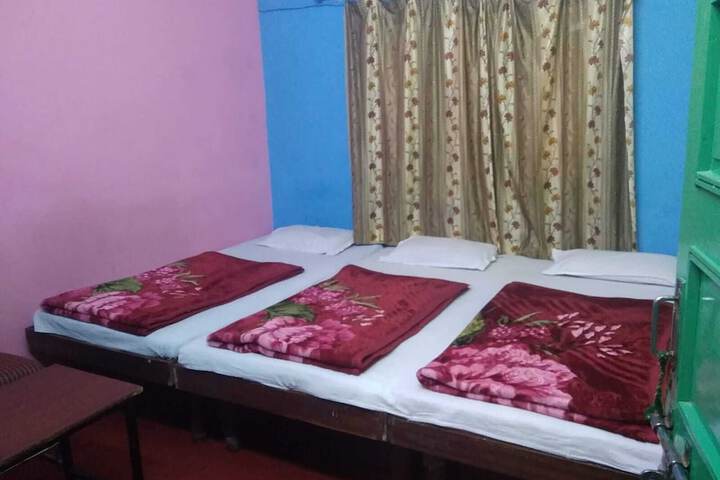 Room 4 of 28