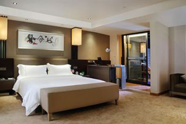Room 7 of 32