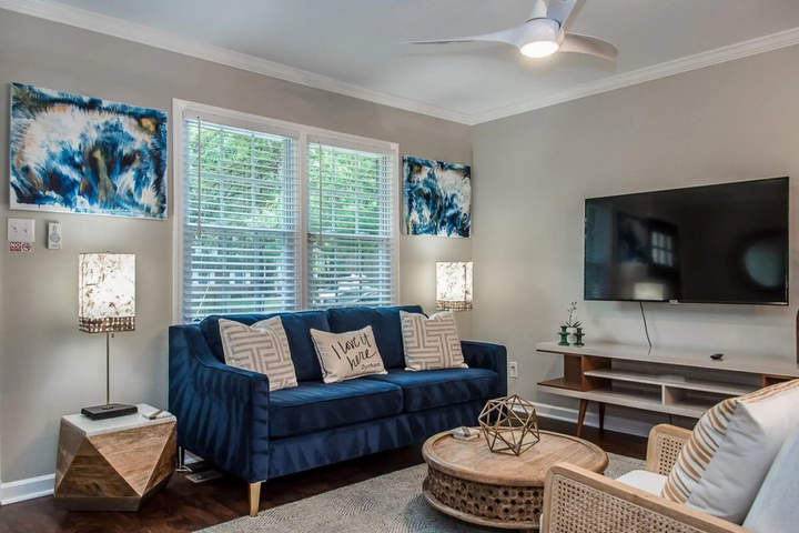 Photo of Single family Home With Spacious Backyard