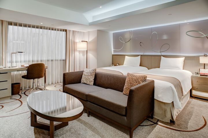 Room 15 of 93