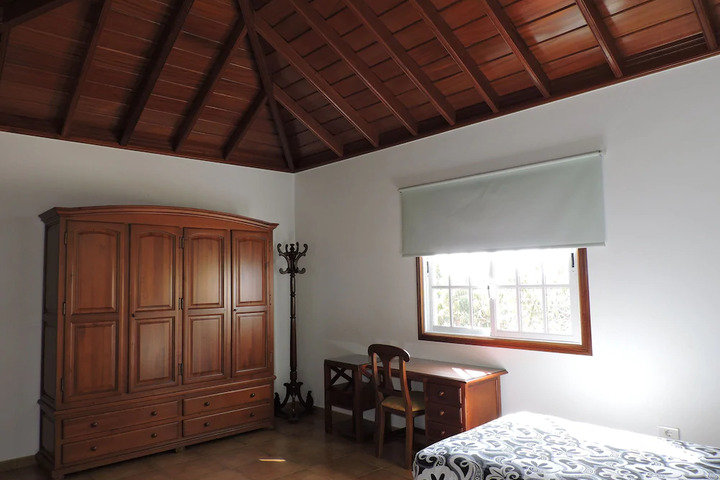 Room 2 of 7