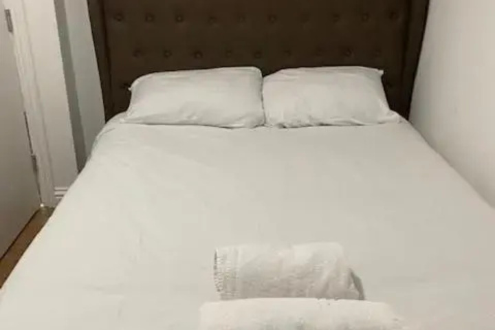Room 6 of 15