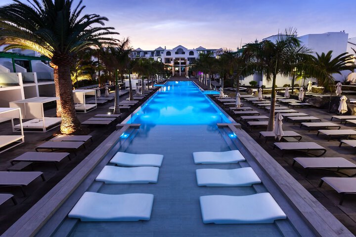 Hotel with Pool