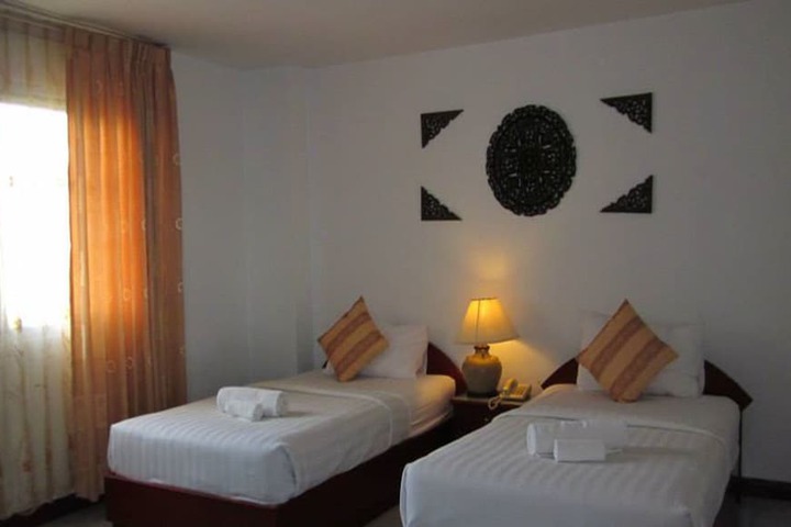 Room 2 of 25