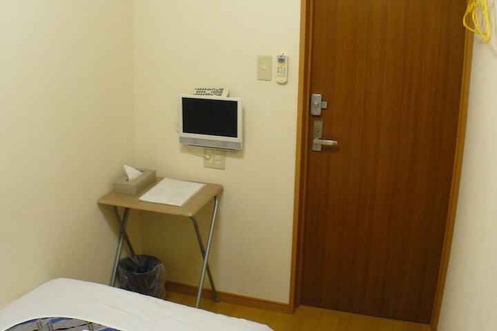 Room 9 of 25