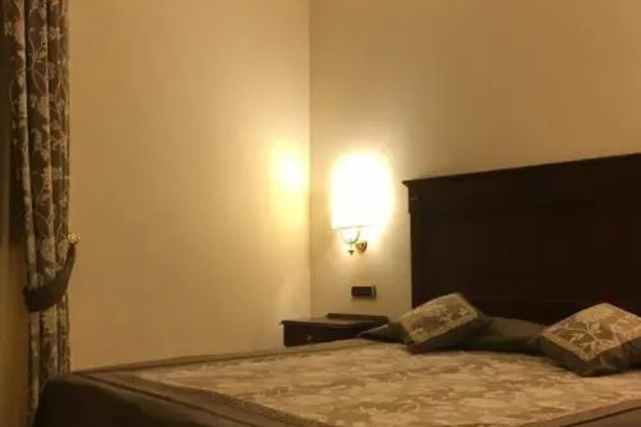 Room 7 of 15