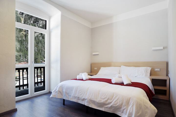 Room 10 of 47