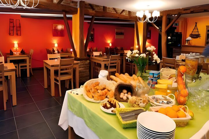 Dining 41 of 42