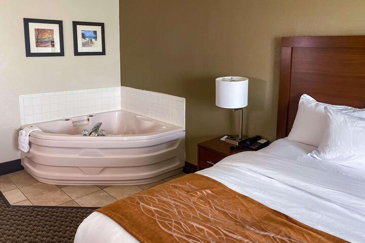 1 King Bed (17 of 24)