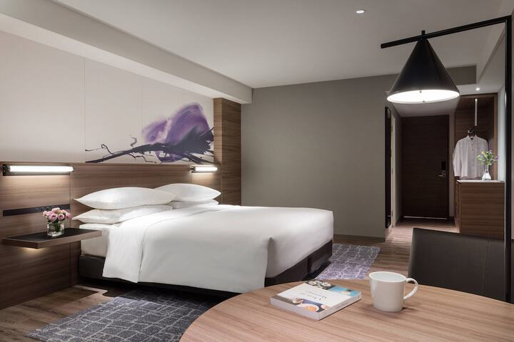 Room 16 of 82
