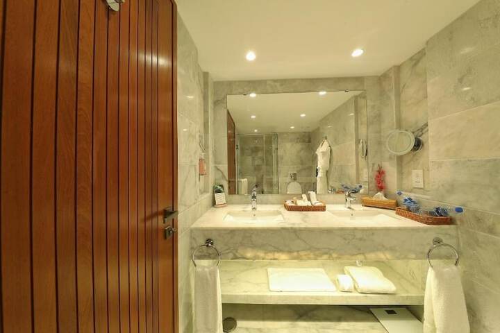 Room 12 of 17