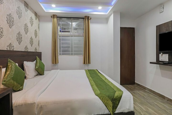 Room 12 of 37