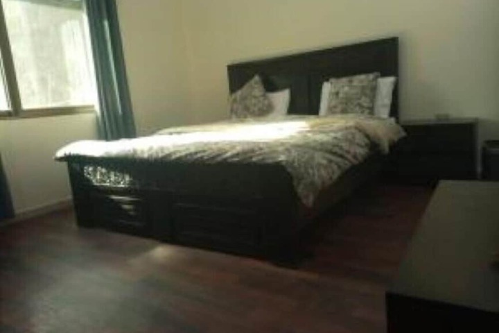 Room 4 of 16