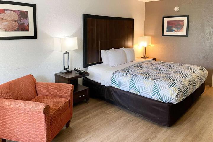 1 King Bed (1 of 5)