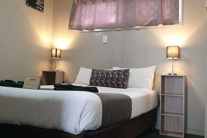 Room 17 of 33