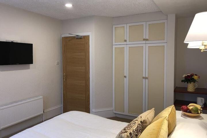 Room 6 of 42