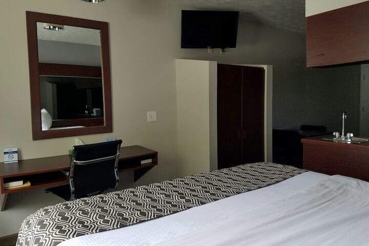 1 King Bed Mobility Accessible (8 of 9)