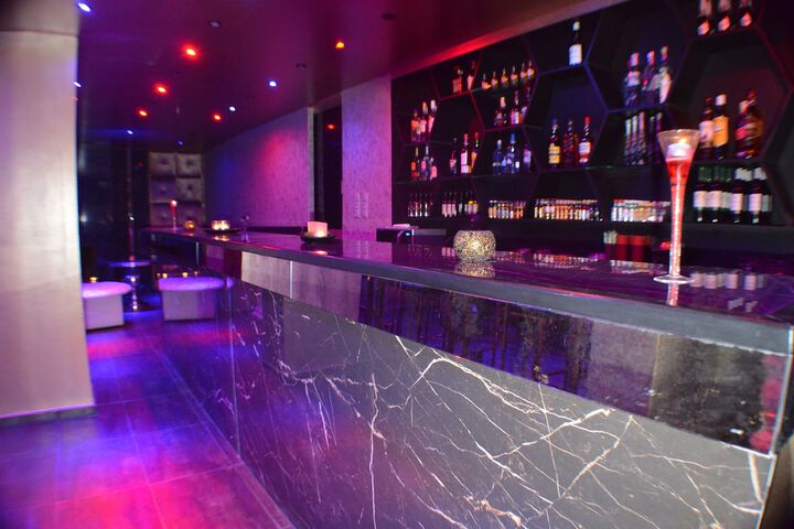 Lounge 129 of 139