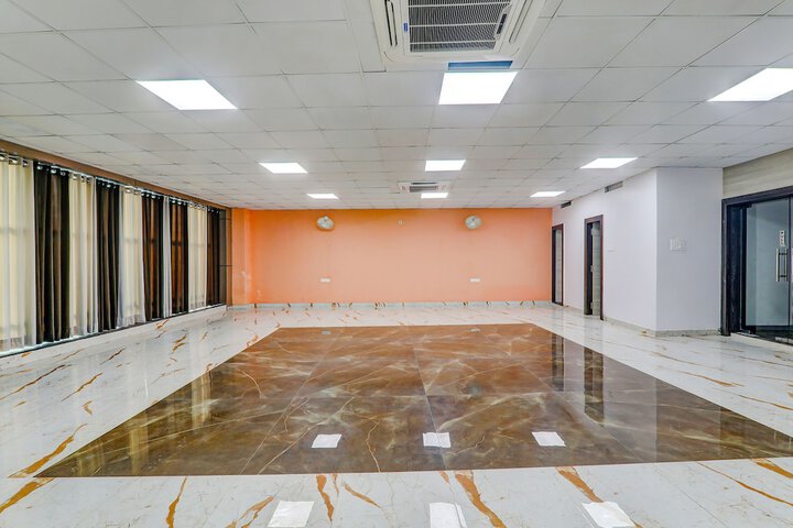 Ballroom/Hall 30 of 31