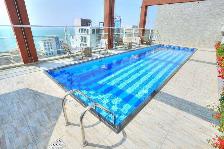 Pool 24 of 39