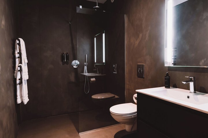 Room 28 of 46