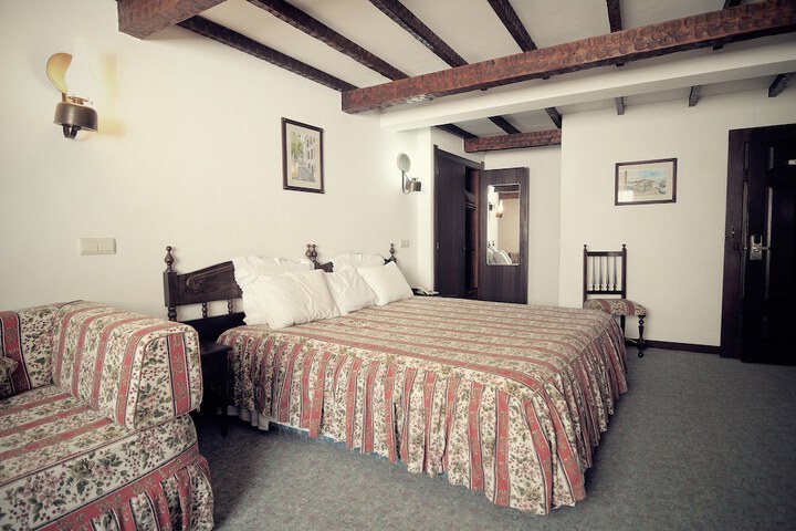 Room 5 of 49