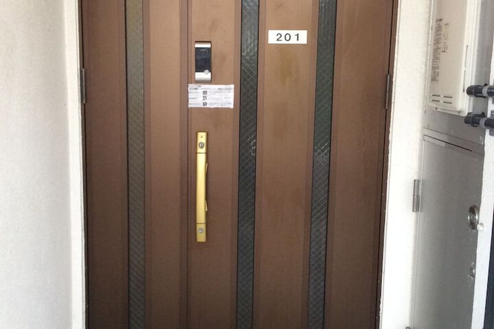 Room 5 of 93