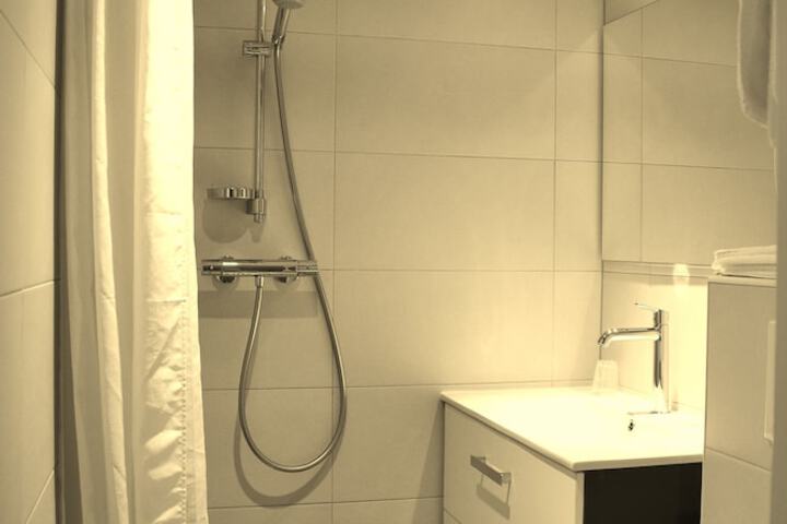 Room 13 of 48