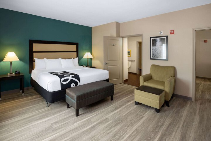 1 King Bed (11 of 23)