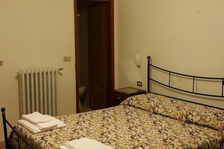 Room 3 of 42