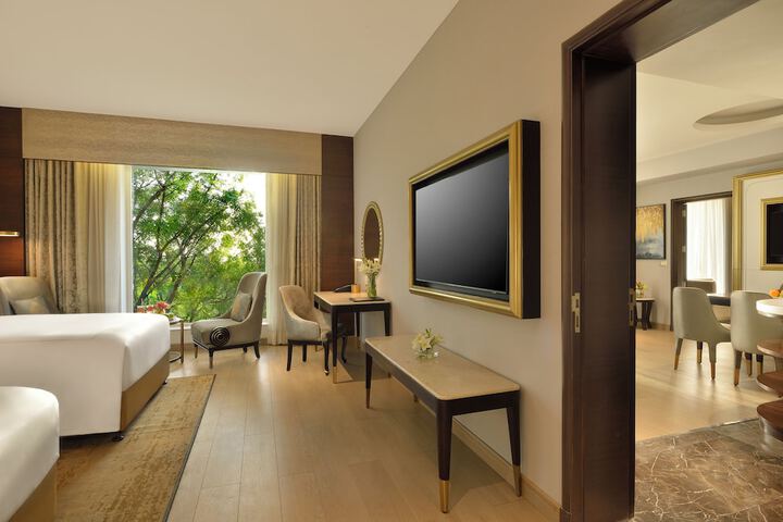 Room 10 of 38