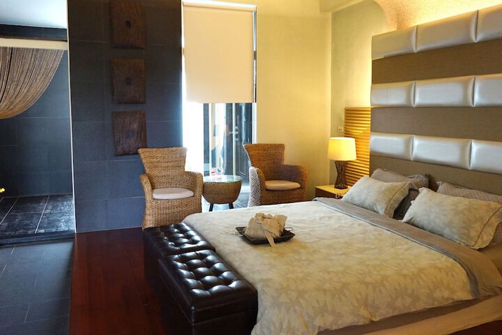 Room 33 of 185