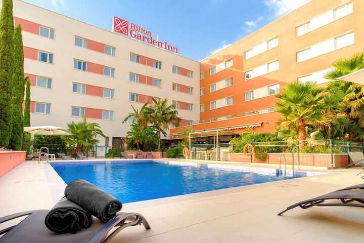 Hotel with Pool