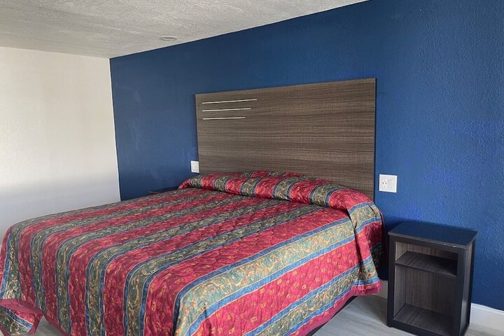 Room 7 of 17