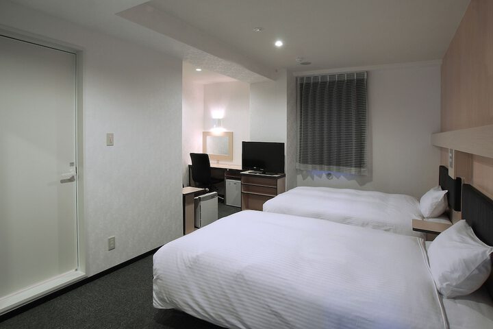 Room 12 of 66