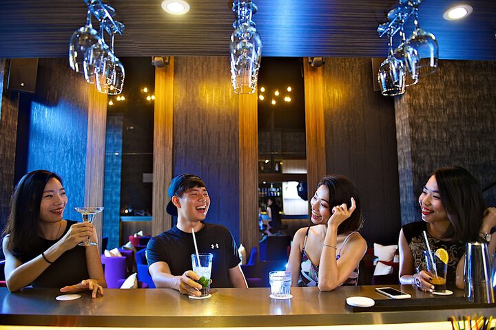 Lounge 70 of 97