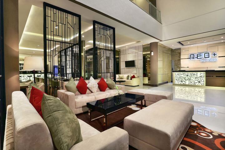 Entrance & Lobby